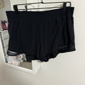 Lululemon 2.5 inch hotty hot shorts